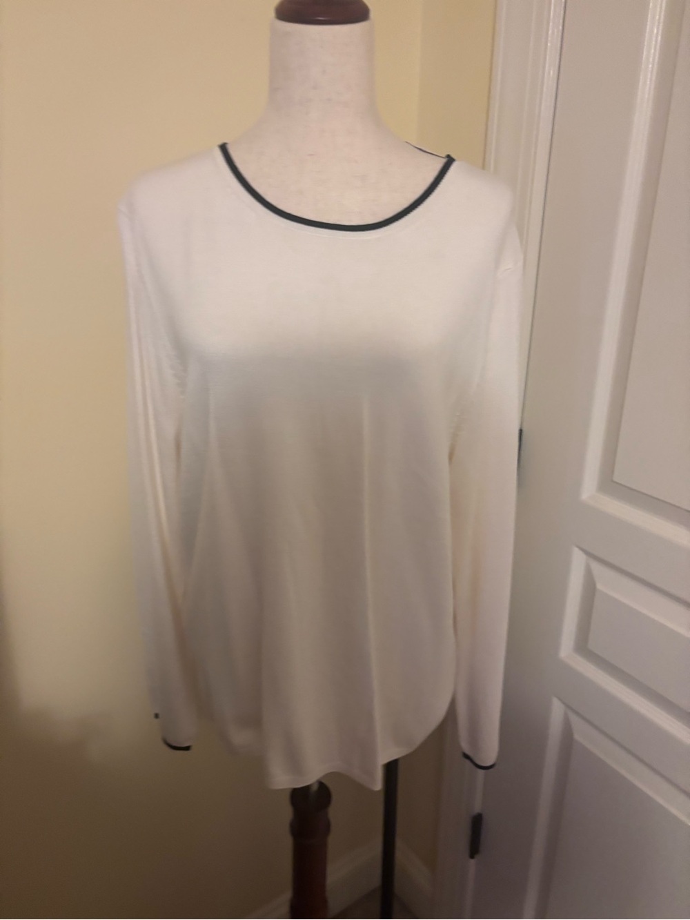 Ann Taylor Ivory Long-Sleeve Top with Black Trim